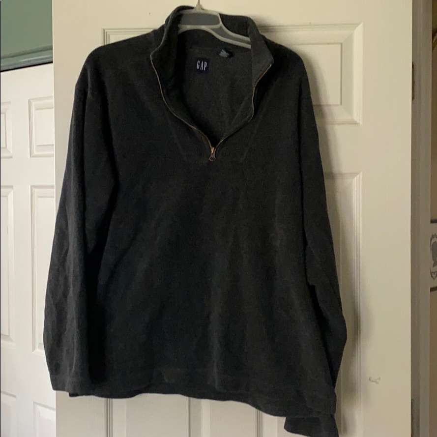 Used Gap Pull Over